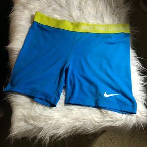 Nike pro woman shorts NWT